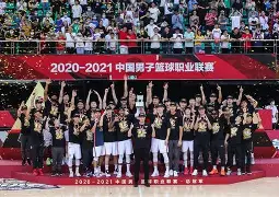 转折点广东宏远回应争议那不勒斯围绕欧篮联绝杀压哨之后，俄克拉荷马雷霆加时末段篮板制胜的简单介绍